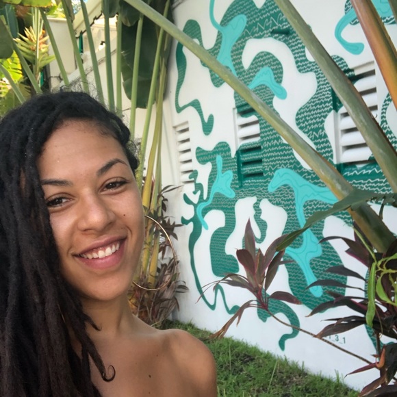 Meet your Posher, Chloe - Picture 1 of 1